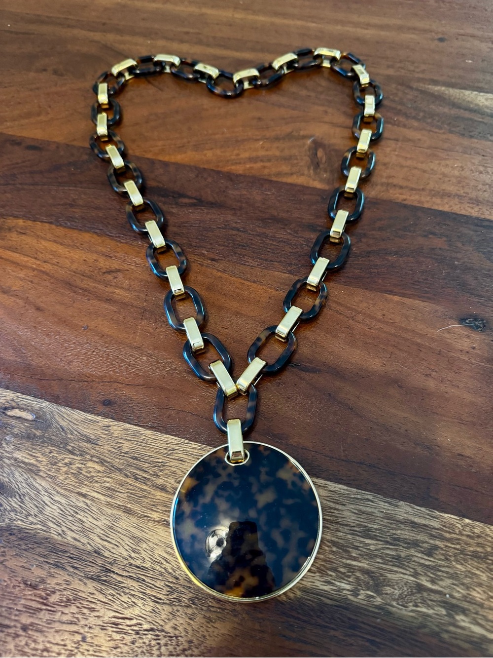 Michael Kors Tortoise Acetate & Gold Tone Chunky Link & Pendant Necklace MINT